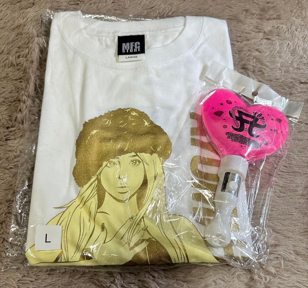 【新品未使用】浜崎あゆみMFCコラボTシャツ北京限定（白）ペンライト付き 新品未使用 浜崎あゆみ MFC コラボ アーティストTシャツ Lサイズ 白