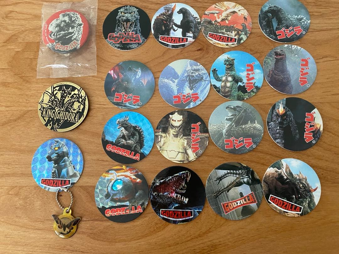 ゴジラ　めんこ　　缶バッチ　キーホルダー