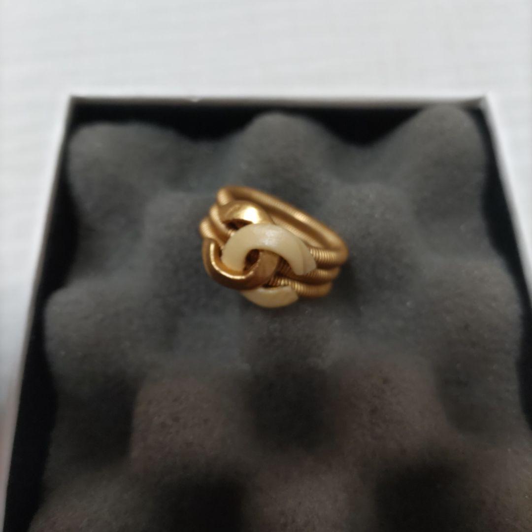 ゴールド ホワイト ツイストデザインリング