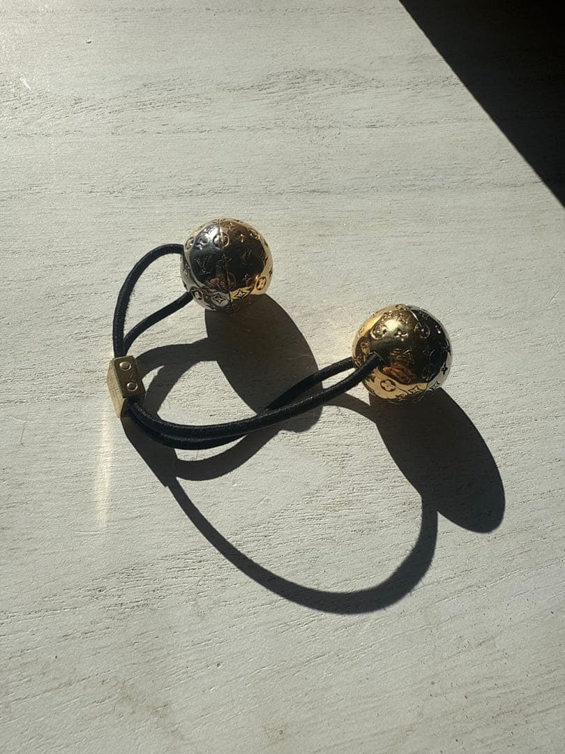 ルイ・ヴィトン ボール型ヘアゴム