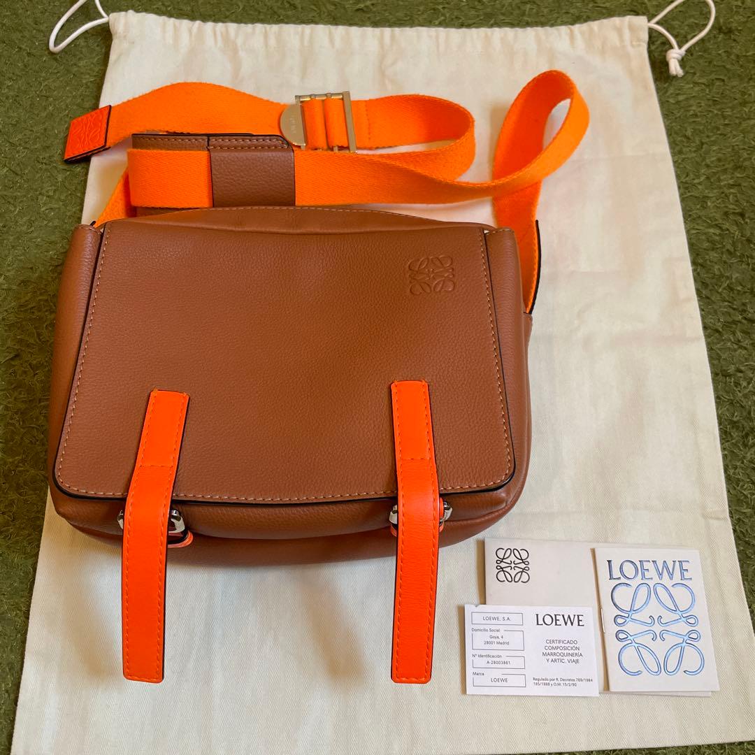 ロエベ　LOEWE メッセンジャーバッグ　ショルダー　レザー　オレンジ　キャメル