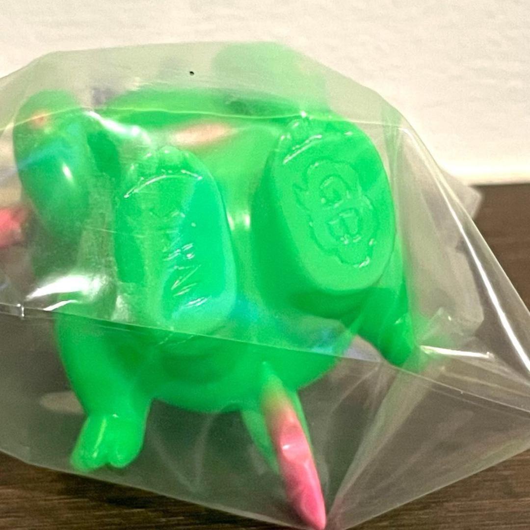 GRAPE BRAIN ロッキャクウーパー まかろに キウイ 蛍光グリーン成型