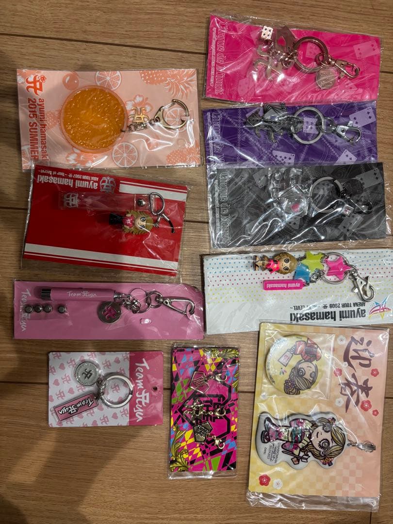 浜崎あゆみ キーホルダー 10点 まとめ売り未開封 浜崎あゆみ ストラップ キーホルダー等 10点 まとめ売り未開封 おまけ