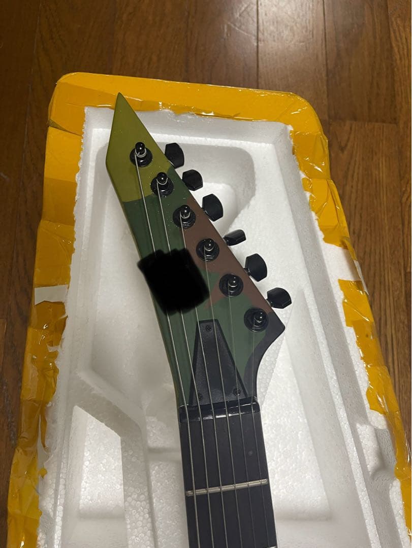 ビ*ル様 ノーブランド 迷彩デザイン エレキギター 中国製 ジャンク