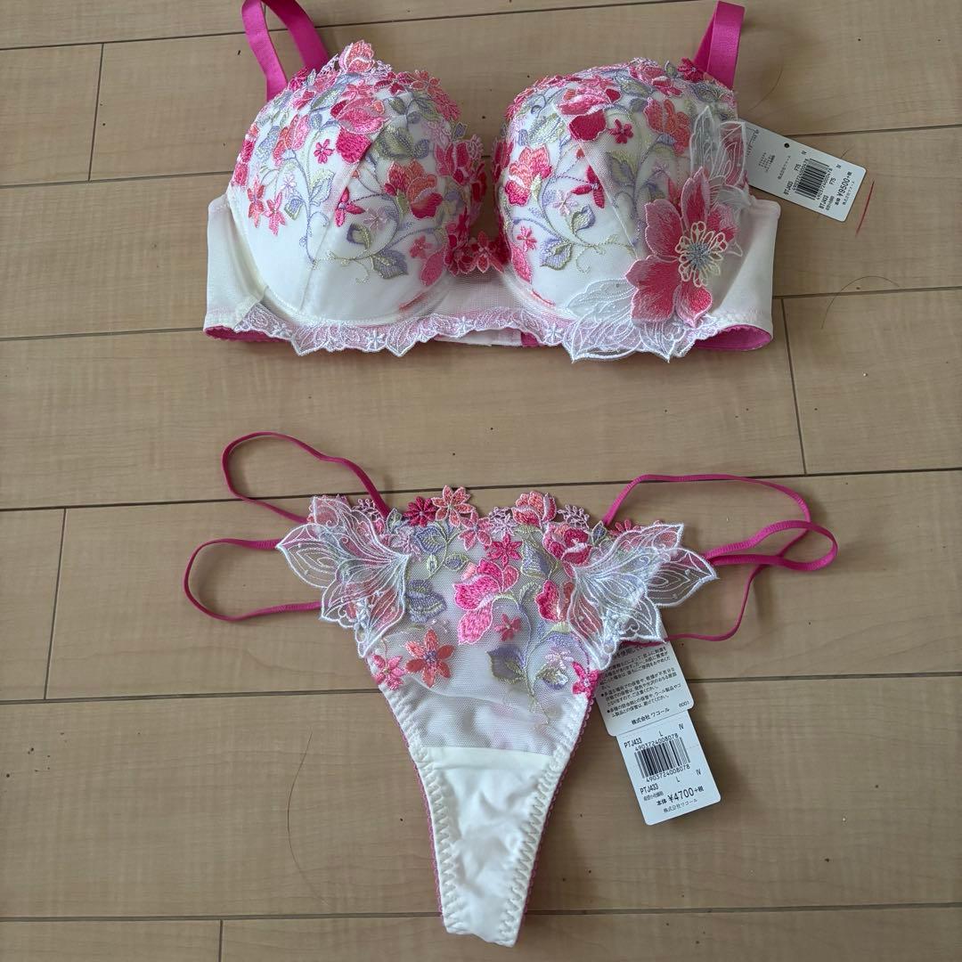 本日限定セール！ 希少サイズ！サルート おとめ座　F75 ブラ　&Tショーツ