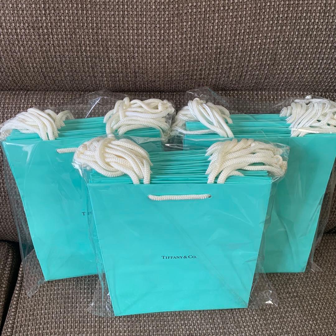 旧型　新品未使用ティファニー ショッピング 紙袋（20x25cm ）30枚セット