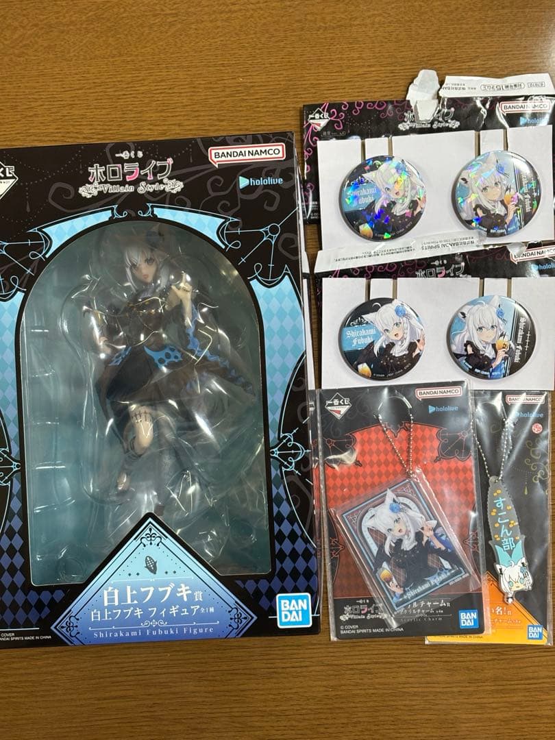 一番くじホロライブVillain Style 白上フブキフィギュア+缶バッジ他