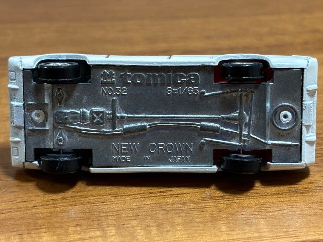 トミカ 黒箱 No.32トヨタニュークラウン 幻の超希少アイボリー - メルカリ