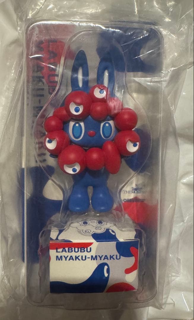 ラブブ ミャクミャク フィギュア