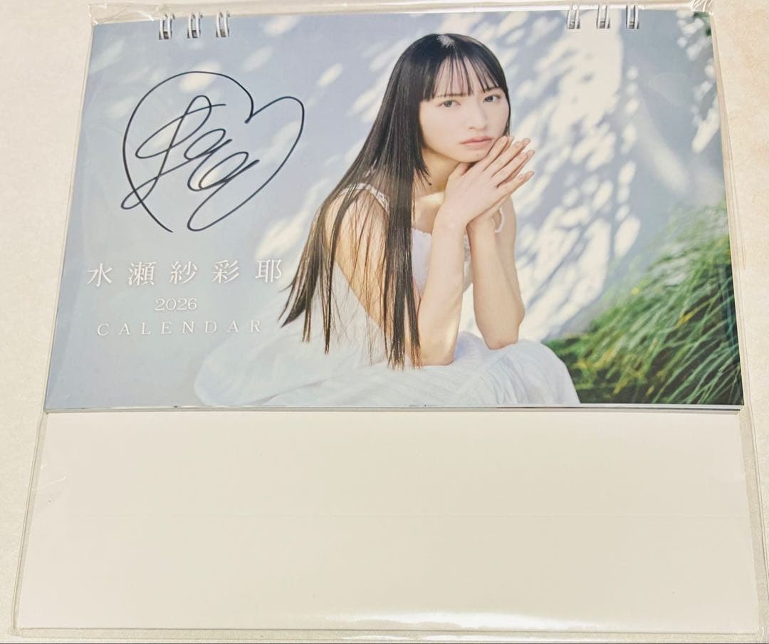 水瀬紗彩耶 直筆サイン入り 2026 カレンダー 新品未開封 - メルカリ