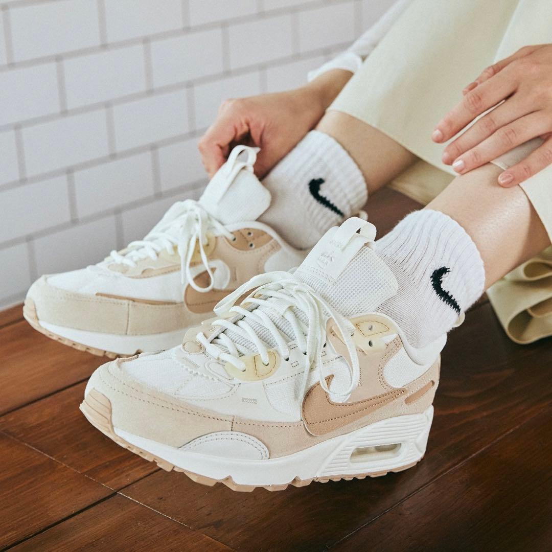 ナイキ NIKE エアマックス 90 フューチュラ ベージュ22.5cm - メルカリ
