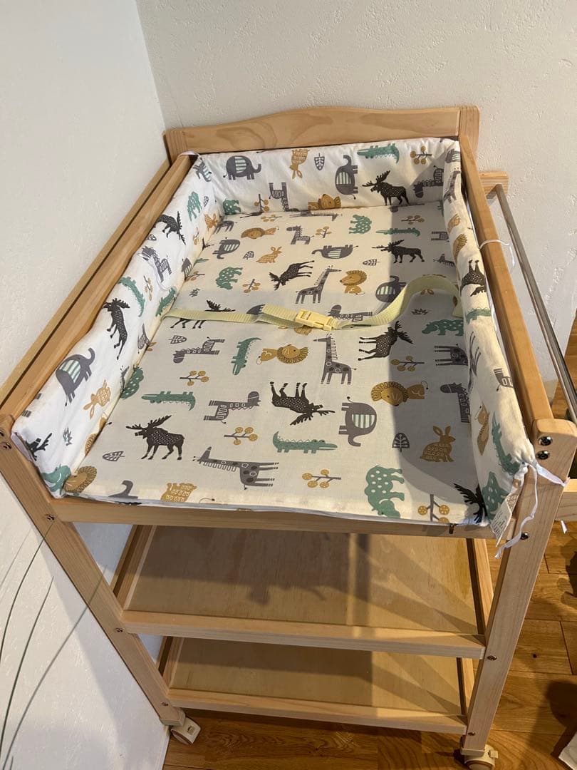 【最終価格※送料込み】木製 おむつ交換台 キャスター付 新生児