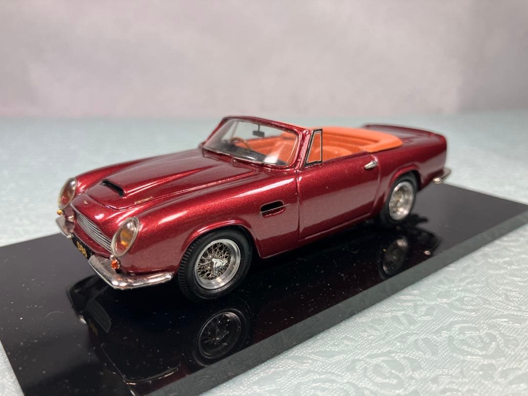 Illustra製　ホワイトメタルベースのアストン・マーティンDB6 ボランテ