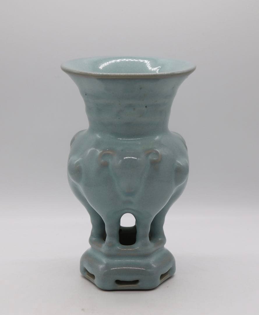 中国　青磁瓶　羊　送料込み0523