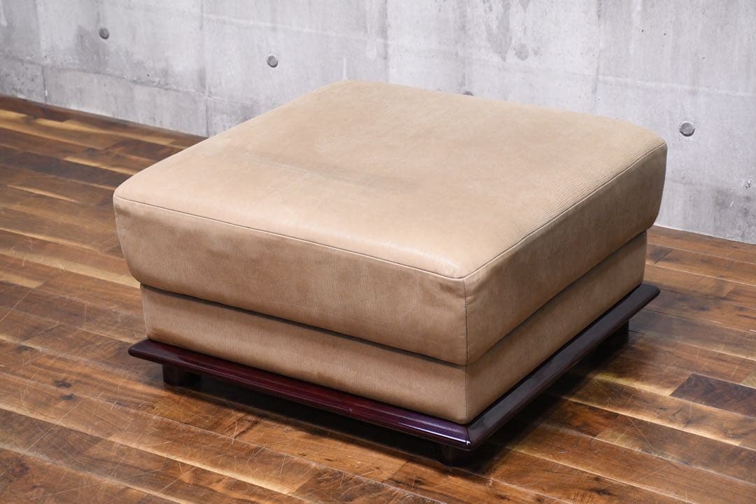 EAC67 北谷家具 KIT FURNITURE 仔山羊革張り オットマン