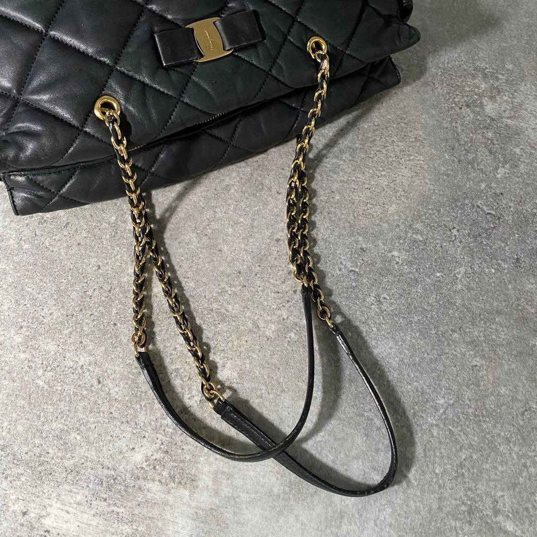 フェラガモ キルティングレザー 黒 チェーンショルダーバッグ