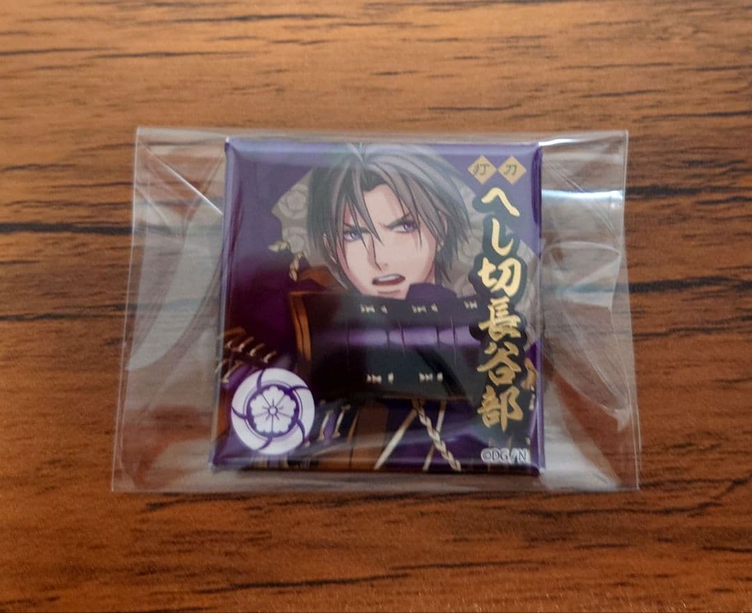 刀剣乱舞 へし切長谷部 トレーディングバッジコレクション スクエア 缶