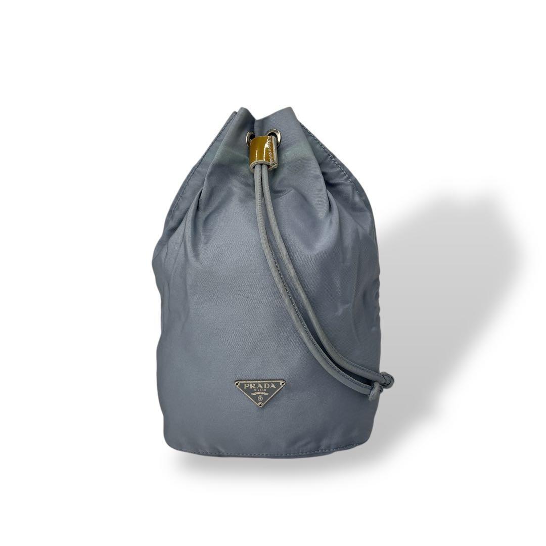 プラダ　ミニポーチ　巾着　化粧ポーチ　小物入れ　水色　ナイロン　三角ロゴ　y2k