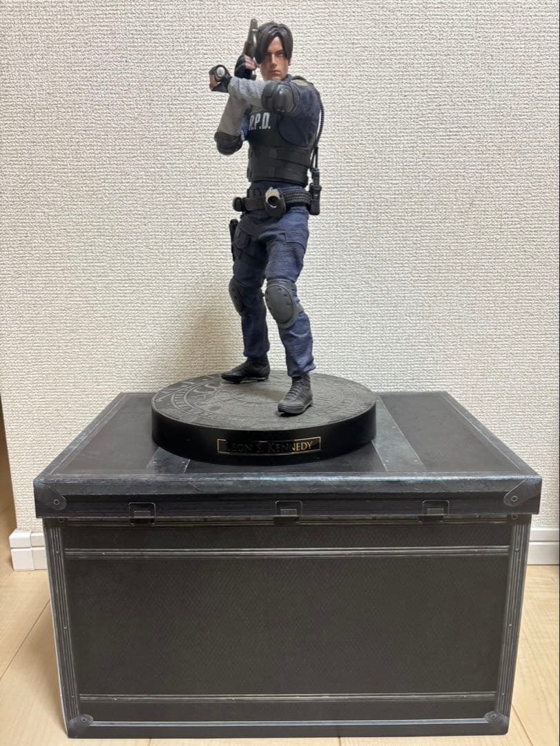 レオン・S・ケネディ フィギュア バイオハザード