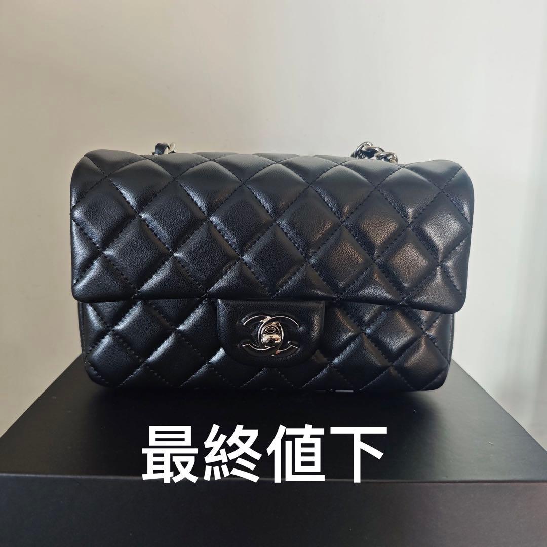 キルティングデザインのブラックショルダーバッグ、チェーンストラップ付き