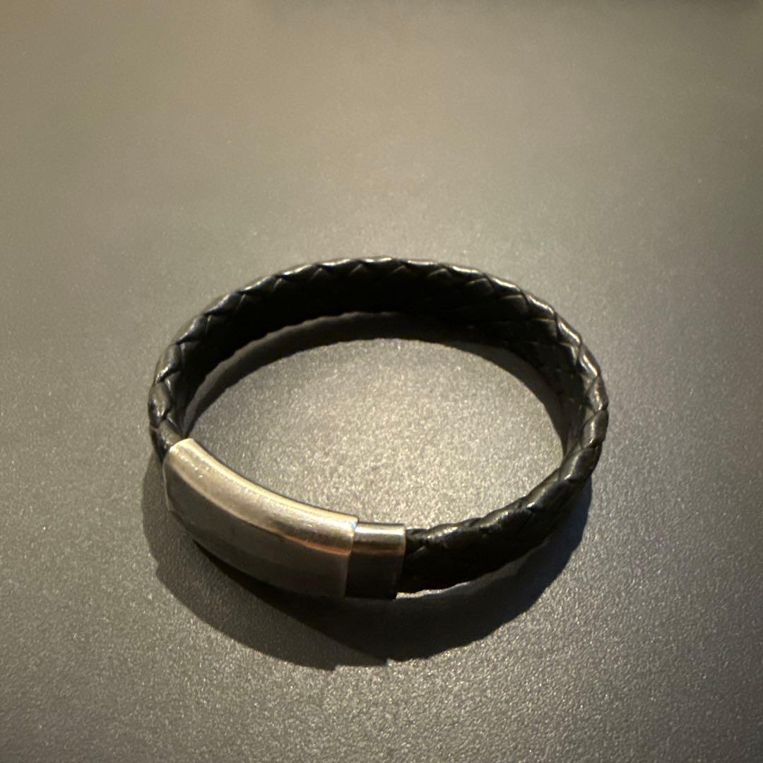 BOTTEGA VENETA ブラックレザーブレスレット