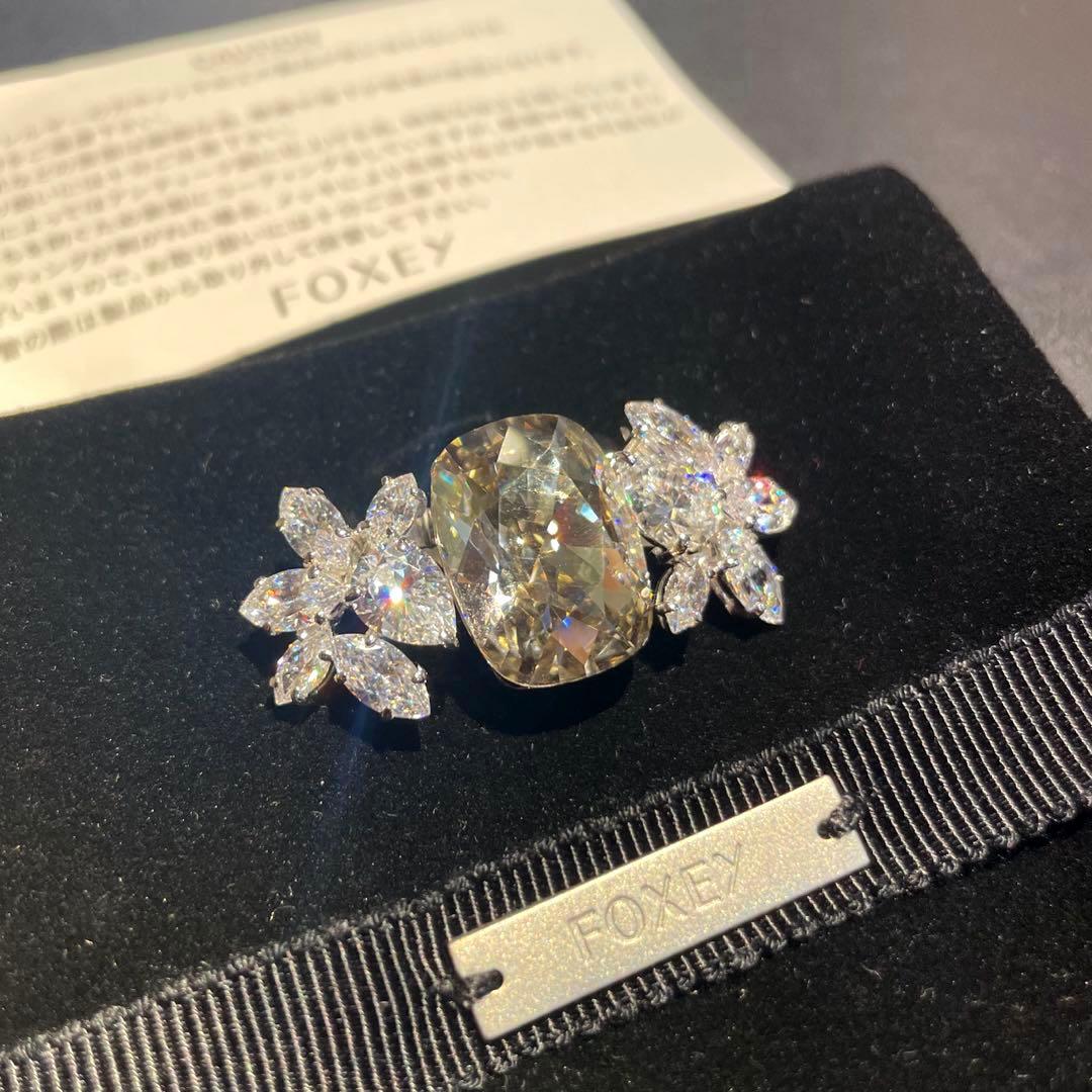 FOXY フォクシー ブローチ クリスタル ストーン FOXEY - フォクシー ブローチの通販 by エコスタイル｜フォクシーなら