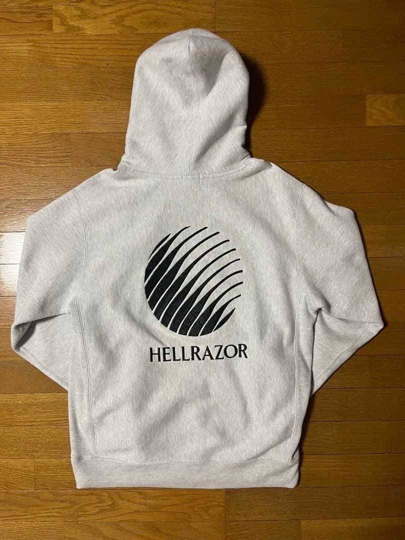 ジ*ン様 hellrazor HELLRAZOR グレー パーカー 刺繍　スケー HELLRAZOR グレー フード付きパーカー - メルカリ