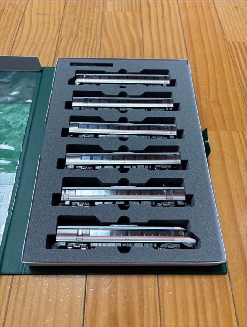 KATO 10-1781・1782・1783 383系 しなの 12両セット 383系「しなの」が入線しました。 KATO 10-1781 / 10-1782 / 10-1783