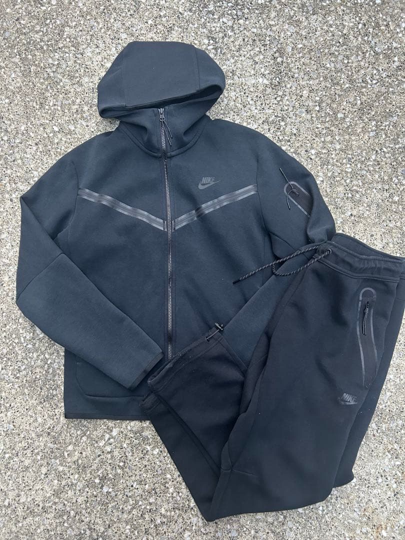 最終値下げ！Nike テックフリース　セットアップ　黒