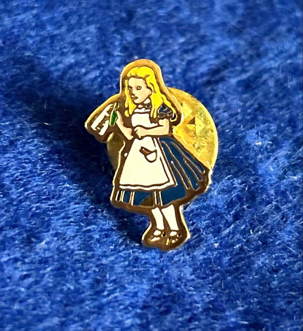 不思議の国のアリス、ピンバッジ - メルカリ