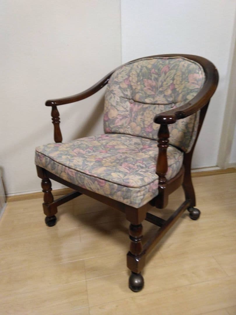 売切価格10/31まで　カリモク　フローラルパターン クラシック椅子