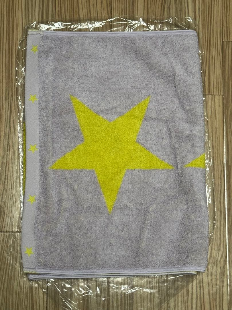 YUKI LIVE“5-star”グッズ グレー×イエローの星柄タオル - メルカリ