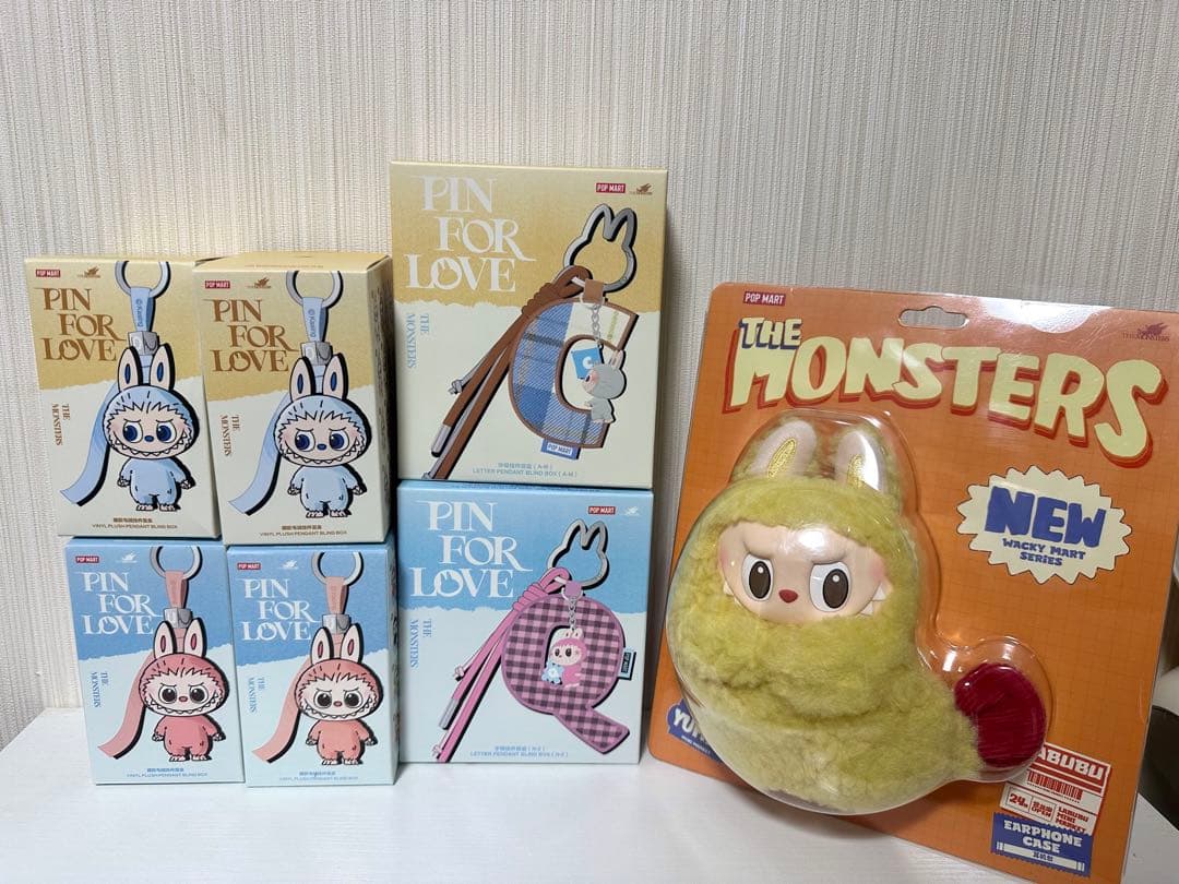 POPMARTラブブイニシャルぬいぐるみ& Wacky Mart セット