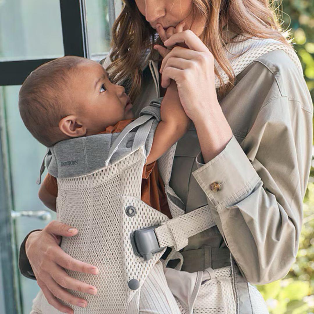 美品　人気　最上級モデル　ベビービョルン　抱っこ紐　ハーモニー　クリーム　箱付き