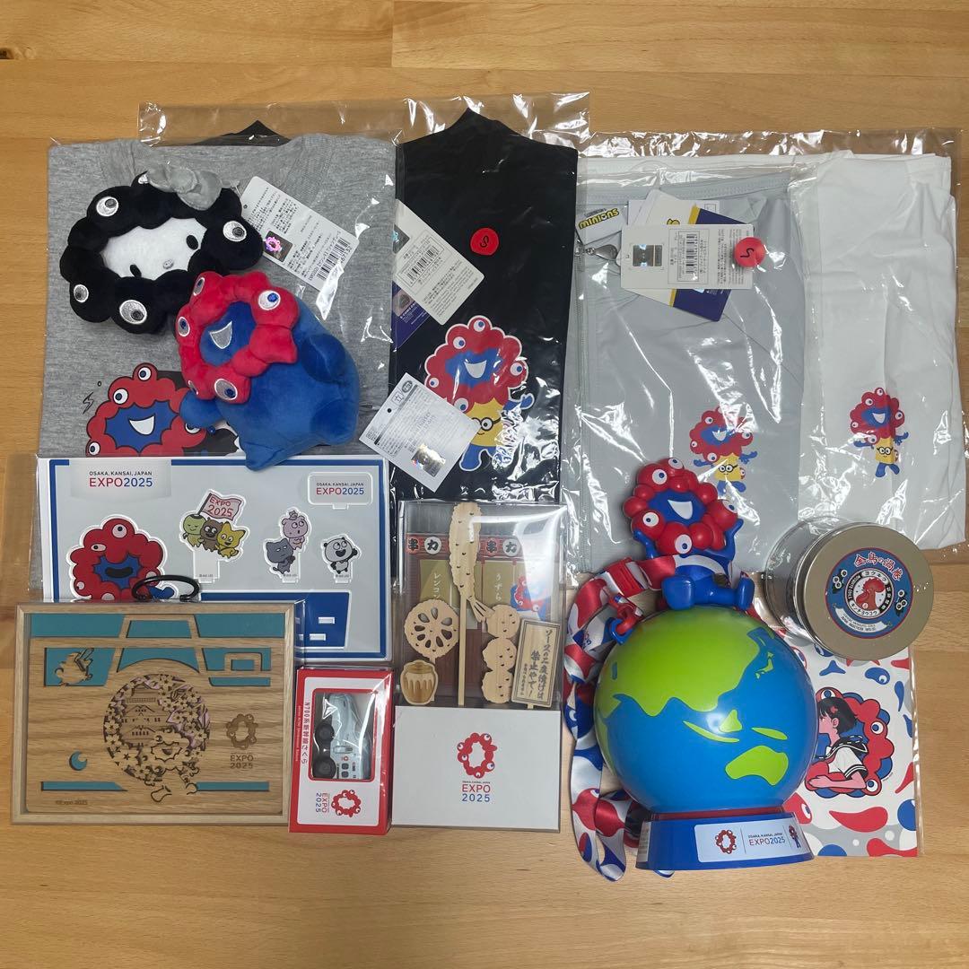 ミャクミャクセット　Sサイズ　サンリオ　もっちり　モノクロ　Tシャツ　お楽しみ袋