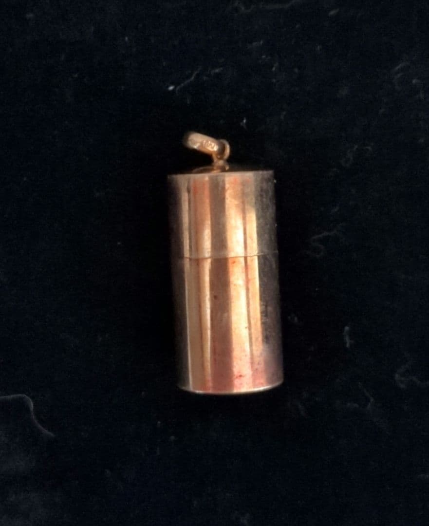 ｋ18刻印入りピルケースペンダント