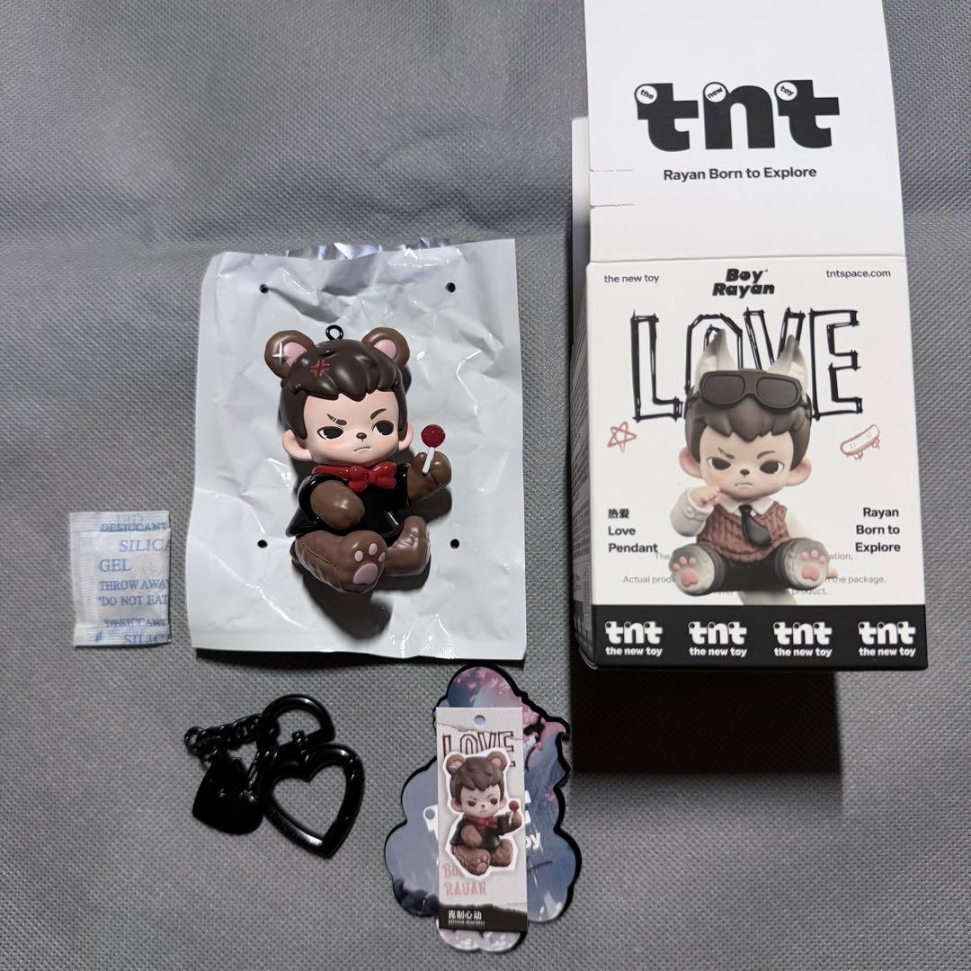 tnt space Boy rayan Love pendant キーホルダー - メルカリ
