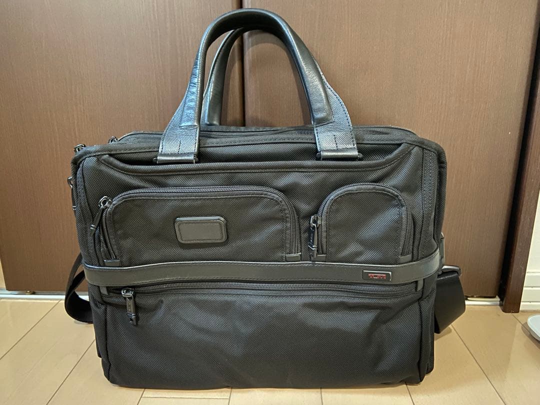 TUMI ブラック ビジネスバッグ エクスパンダブル