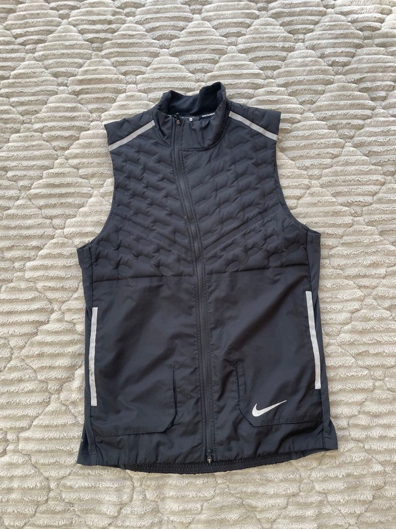 Nikeエアロロフト ブラック ベスト M NIKE（ナイキ） エアロロフト AEROLOFT 800 パンチホール メッシュ