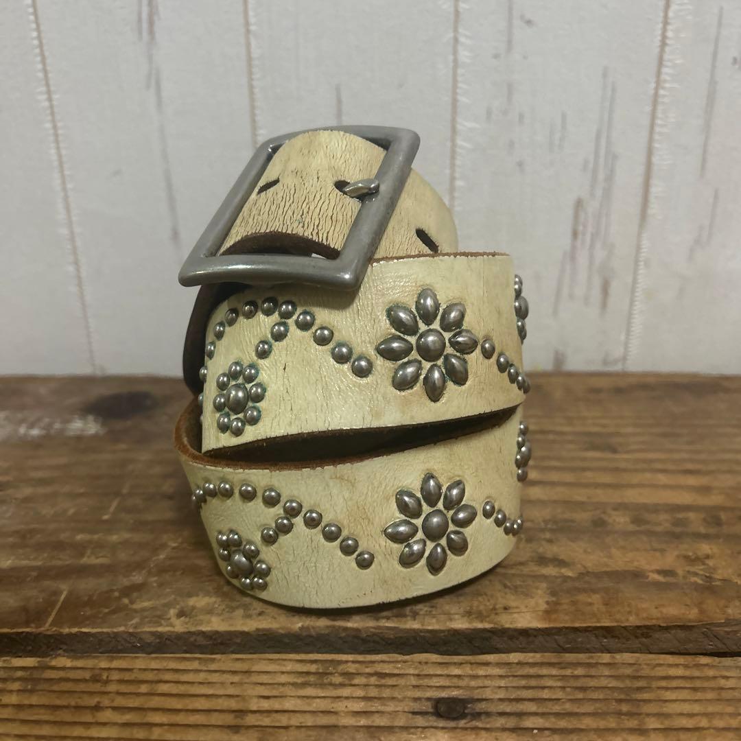 34inc HTC フラワーシルバースタッズ. ホワイト