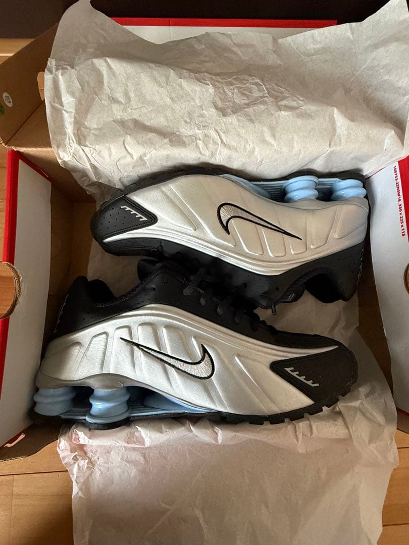 iruka NIKE SHOX R4スニーカー ブラック/シルバー