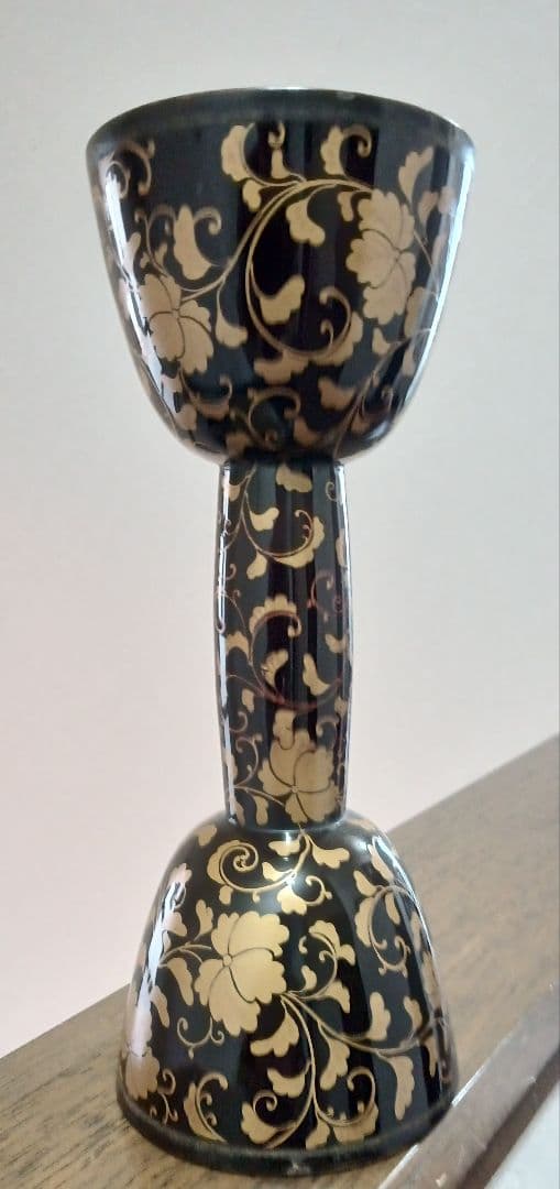 和楽器 小鼓胴 唐草蒔絵 小鼓 特殊な銫目 波頭蒔絵胴 上皮付 箱付き | 古美術ささき