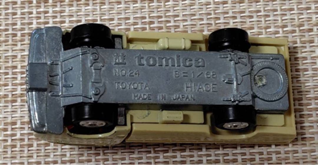 トミカ黒箱24-1 トヨタハイエーストラック 日本製 当時物