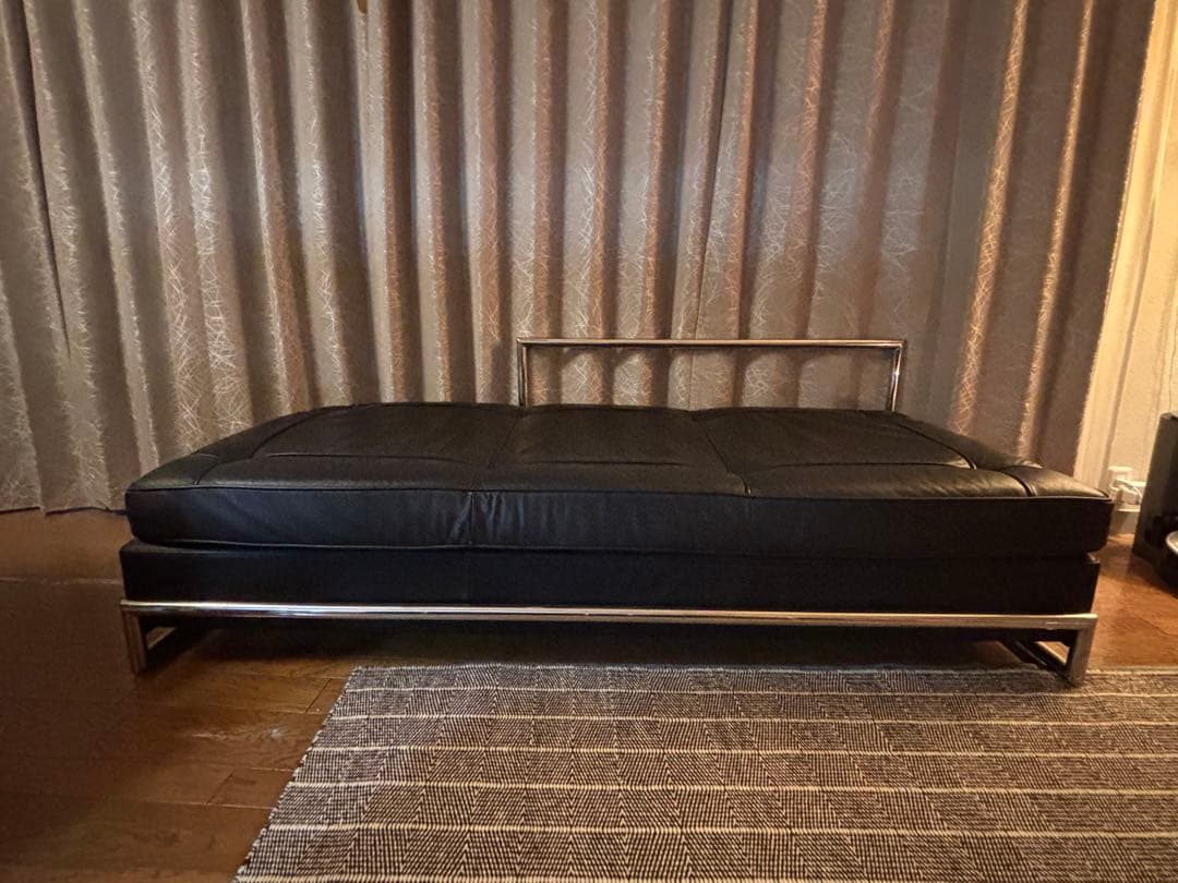 Eileen Gray／Day Bed（デイベッド）本革仕様ジェネリック Eileen Gray Daybed | Sohnne®