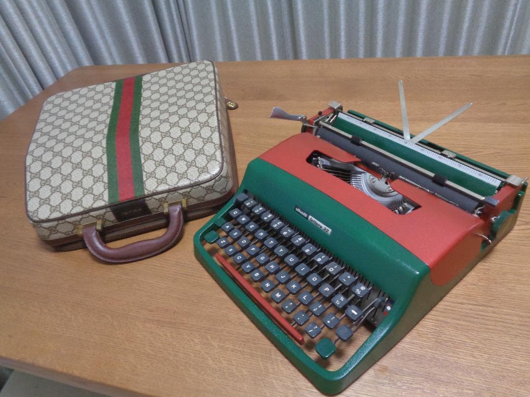 GUCCIケース olivettilettera32タイプライターシェリーライン