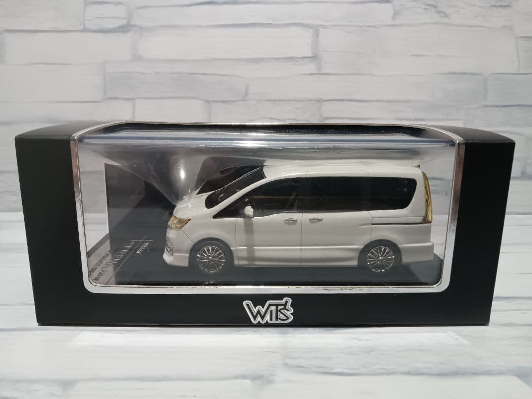 1/43 日産　セレナ ライダー パフォーマンススペック　ミニカー　ホワイト