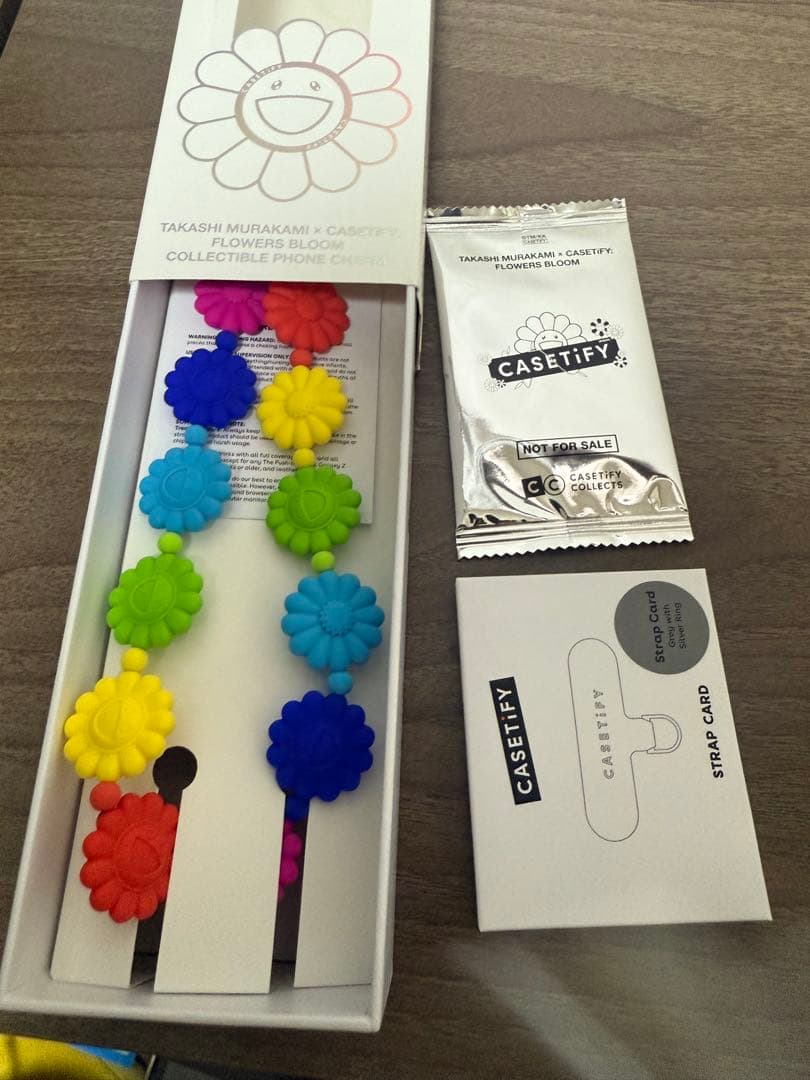 村上隆　フラワー　スマホチャーム　ケースティファイ　casetify レインボー 村上隆 × ケースティファイ」コラボ第3章！ アイコニックなフラワー