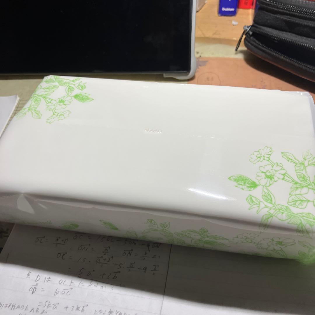 ボックスティッシュ 白色 花柄