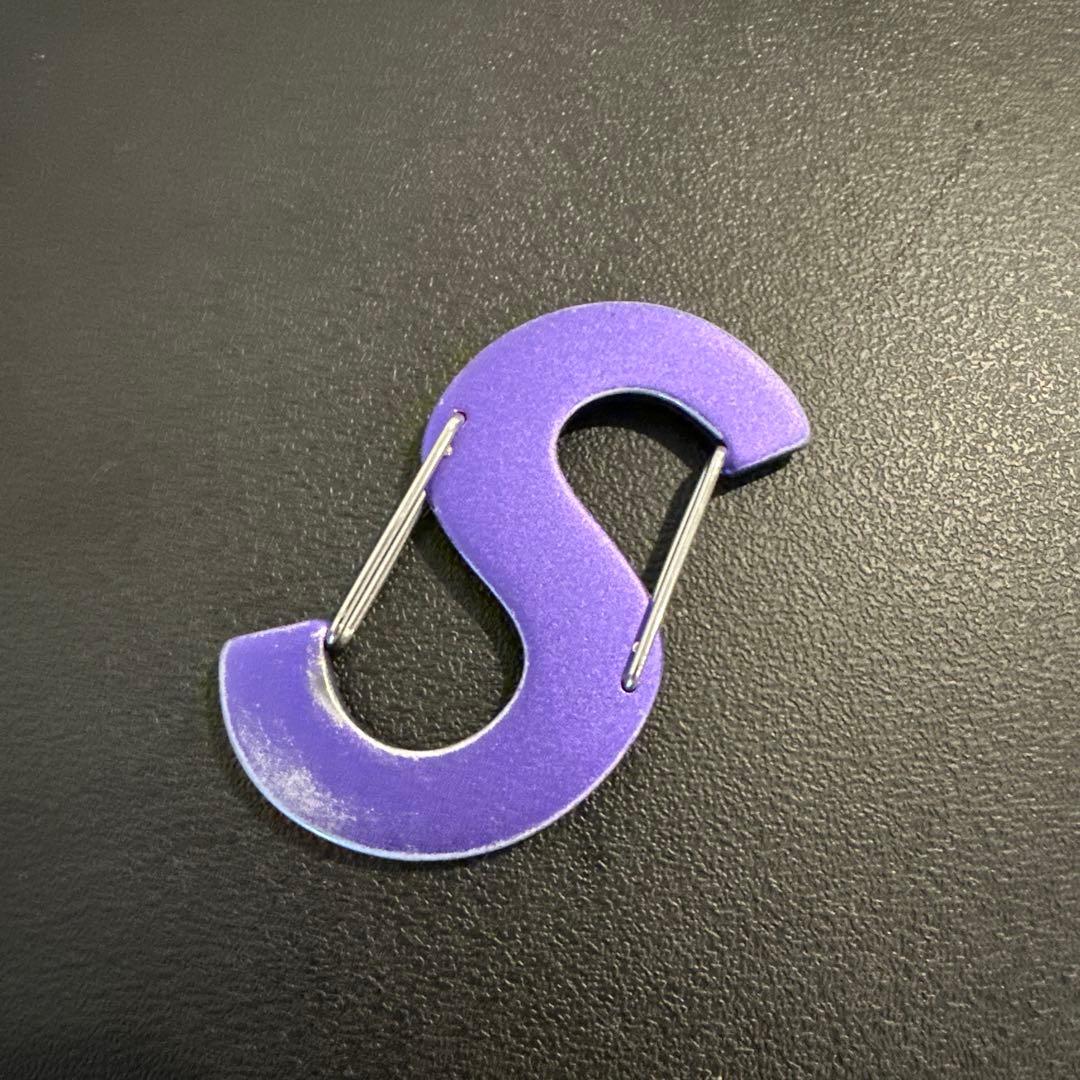 supreme sロゴ　キーホルダー　カラビナ　キーチェーン　パープル supreme シュプリーム レザーキーホルダー キーチェーン Logo パープル
