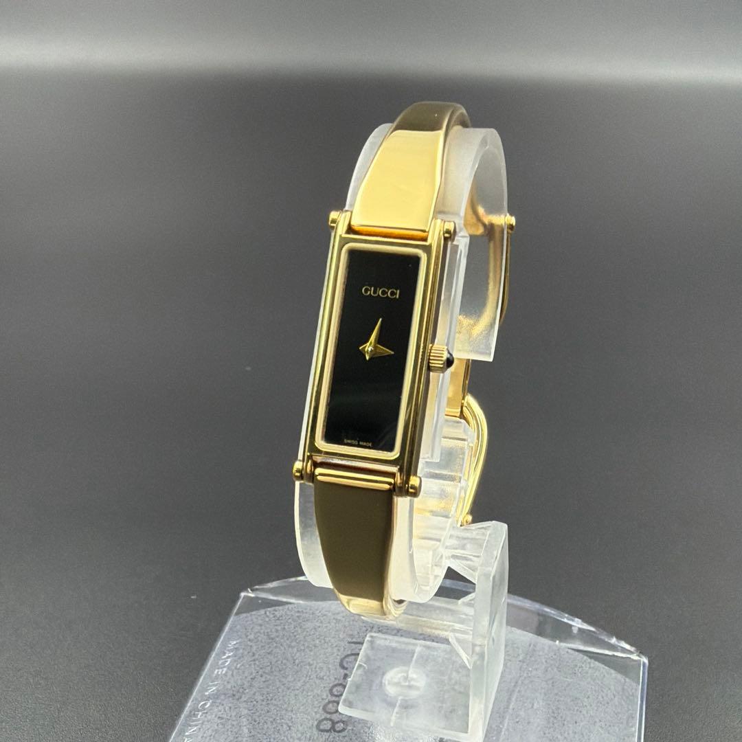 GUCCI 1500 ゴールド×ブラック文字盤 バングルウォッチ